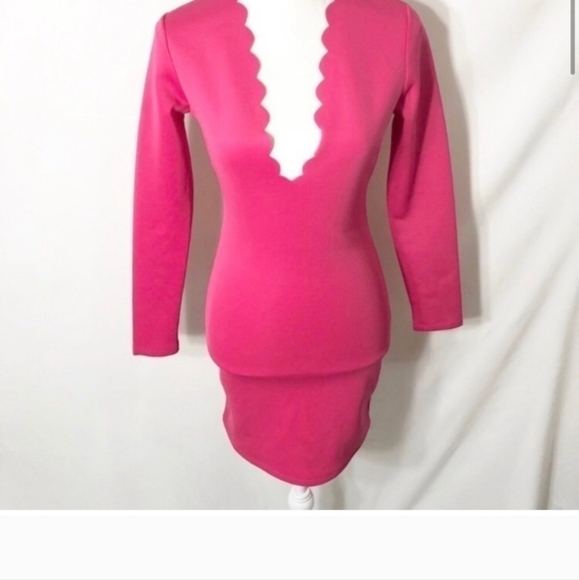 NBD Scalloped Neckline Bodycon Dress Small Women’s Pink - Picture 3 of 3